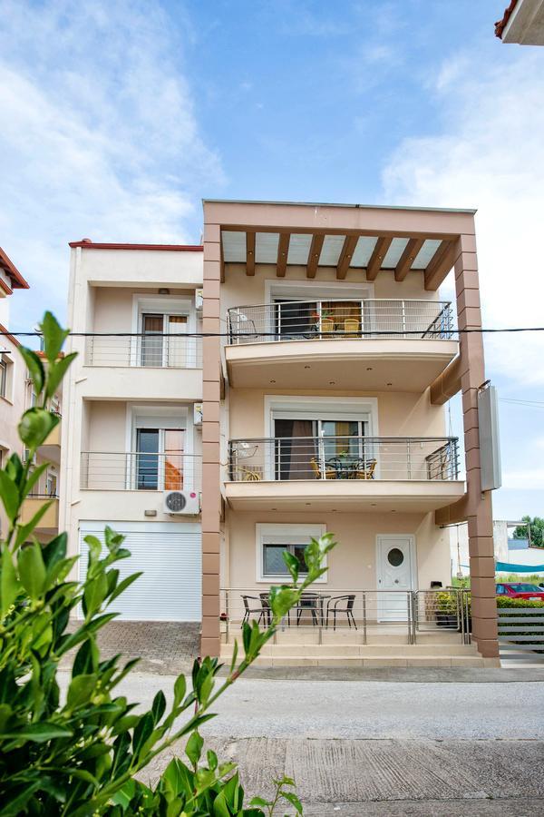Golden Suites Ofrinion Exterior photo